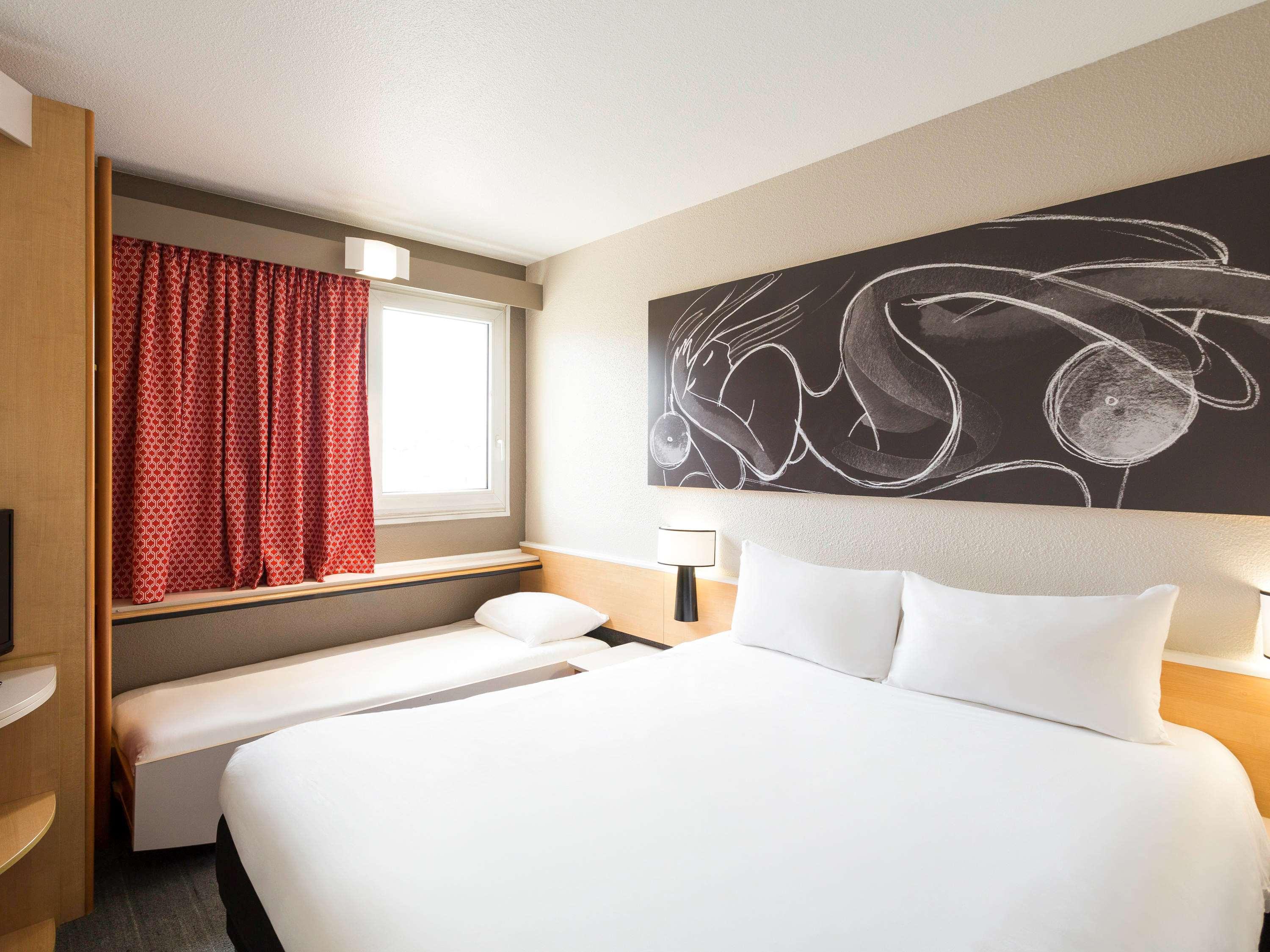 Ibis La Hotel