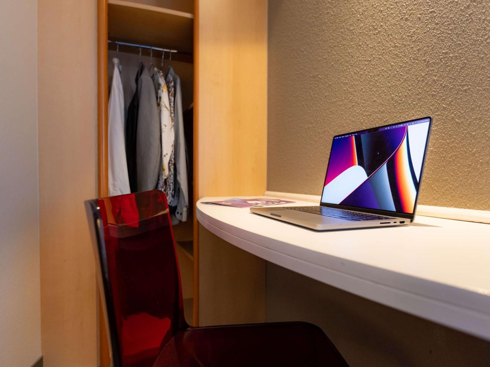 Ibis Centre La 3*
